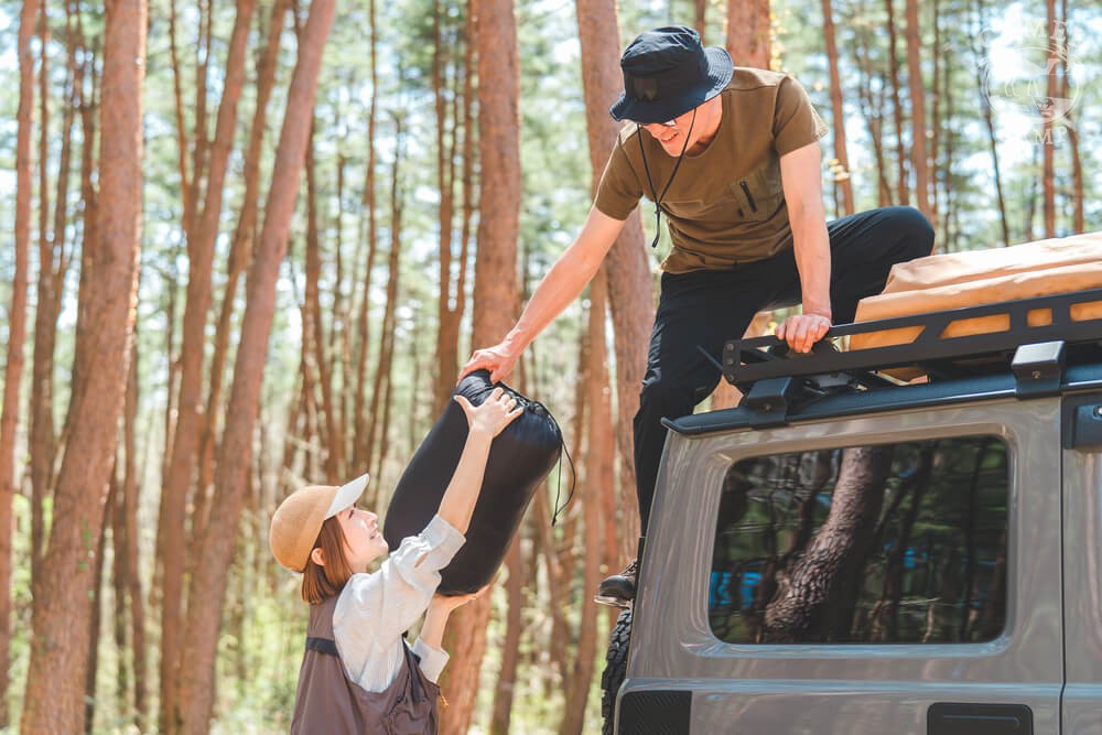 Jak prawidłowo pakować kampera? Organizacja przestrzeni na długie podróże
